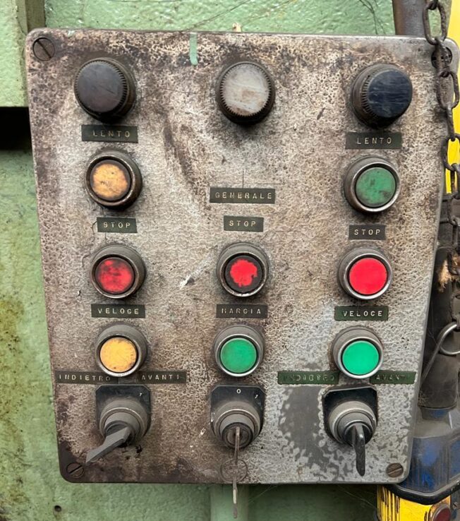 Straightener 32x3200x80ton